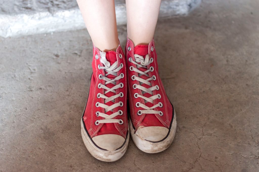 clean shoelaces is important to a pair of good-looking shoe