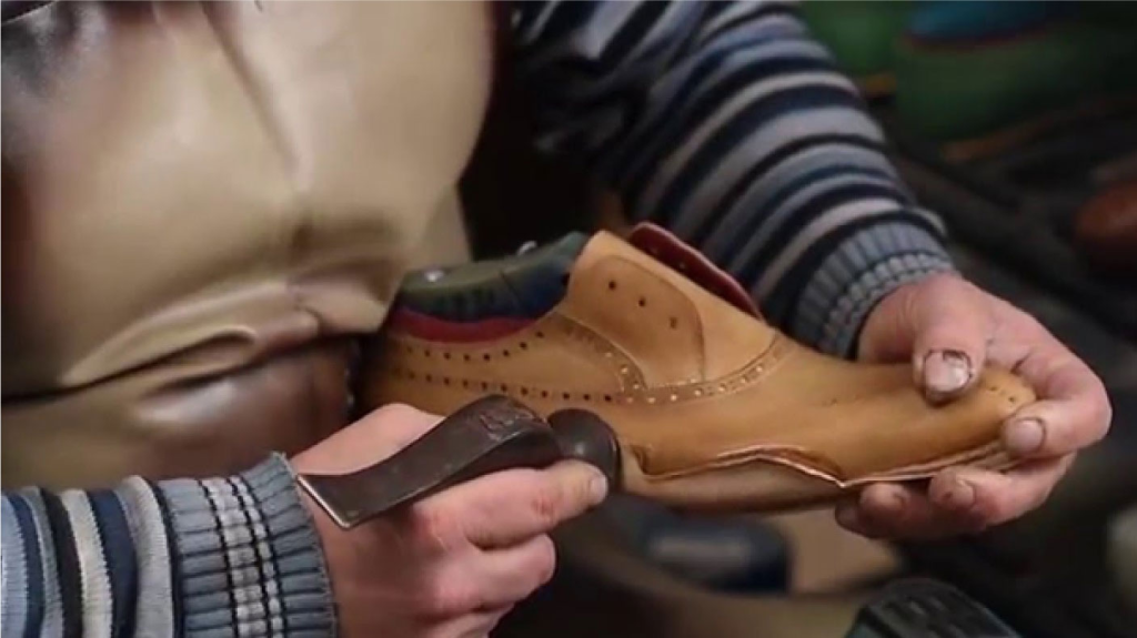 how to fix scuffs on leather shoes