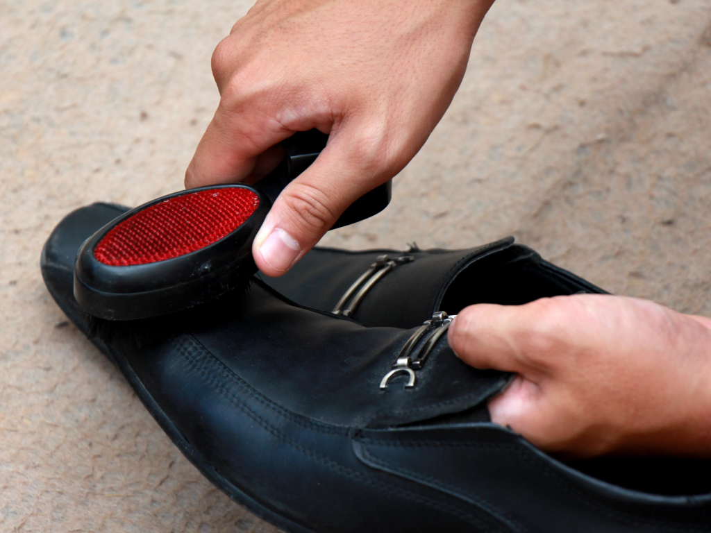 how to fix scuffs on leather shoes